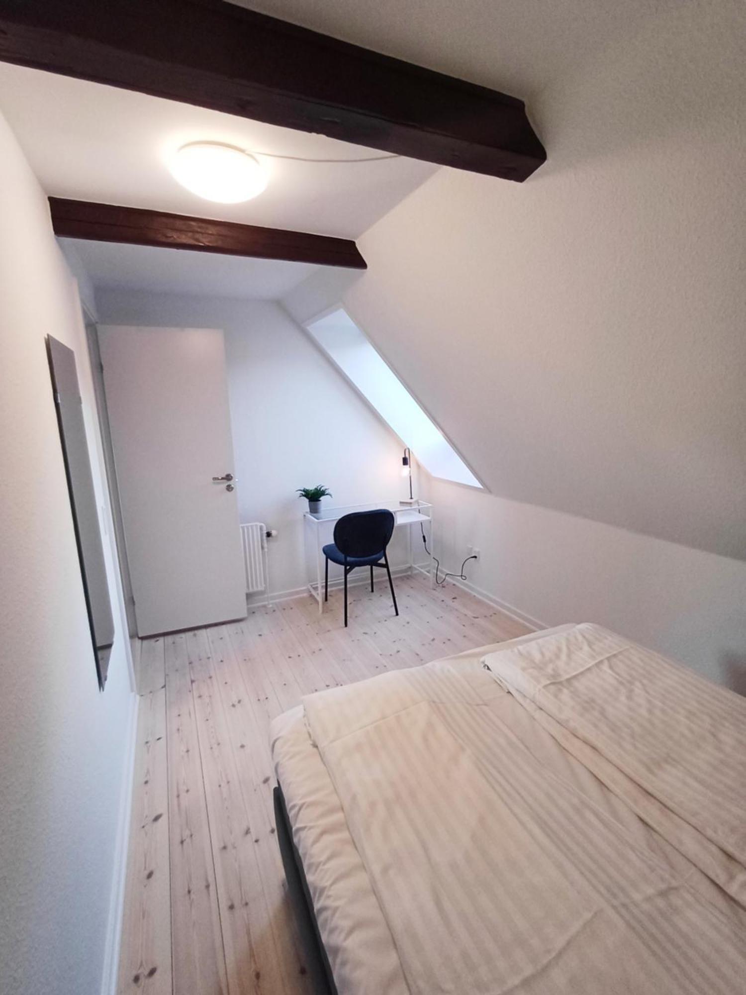 רנדרס Beautiful 2 Bedroom Apartment Center Of City מראה חיצוני תמונה