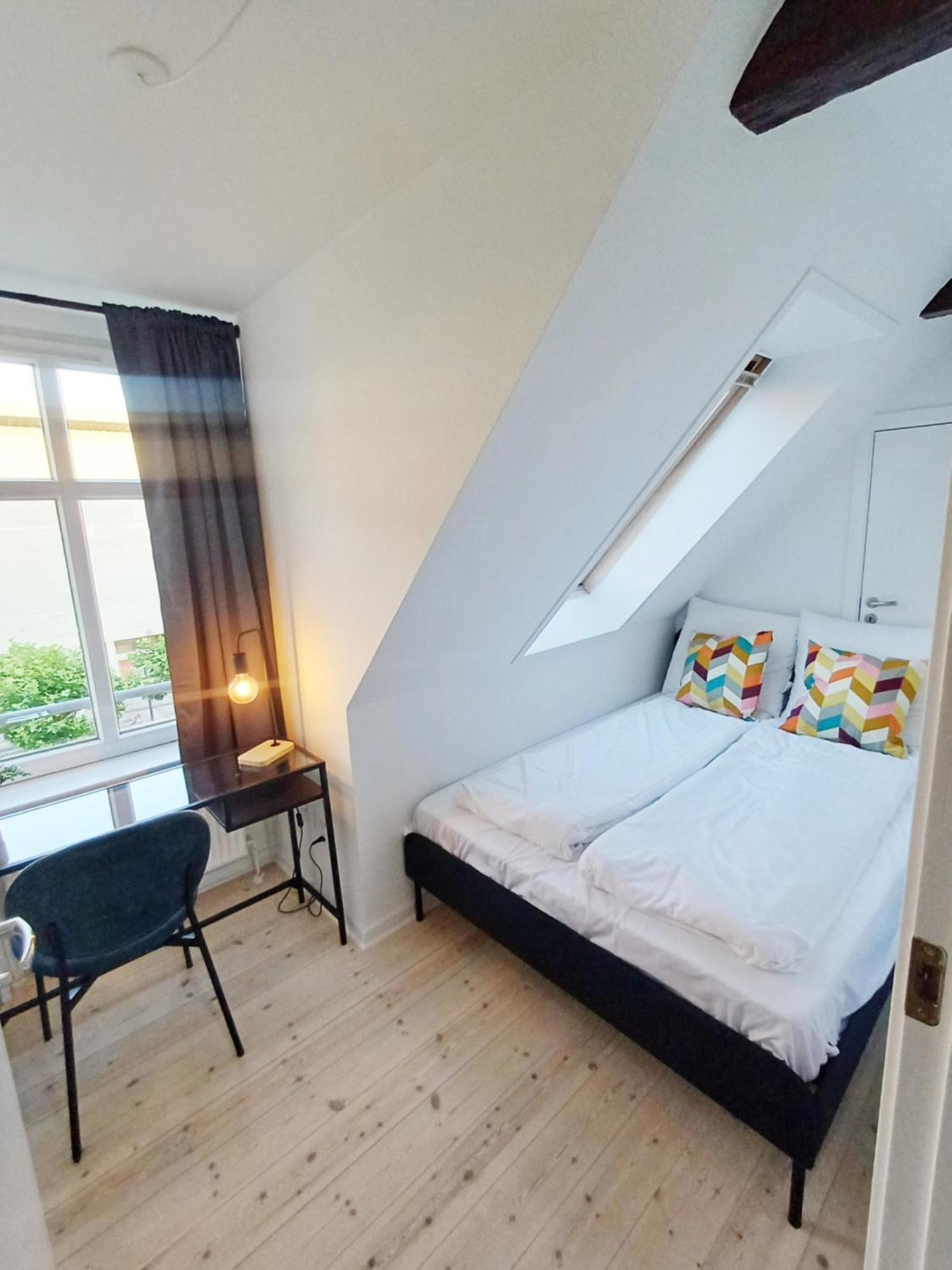 רנדרס Beautiful 2 Bedroom Apartment Center Of City מראה חיצוני תמונה