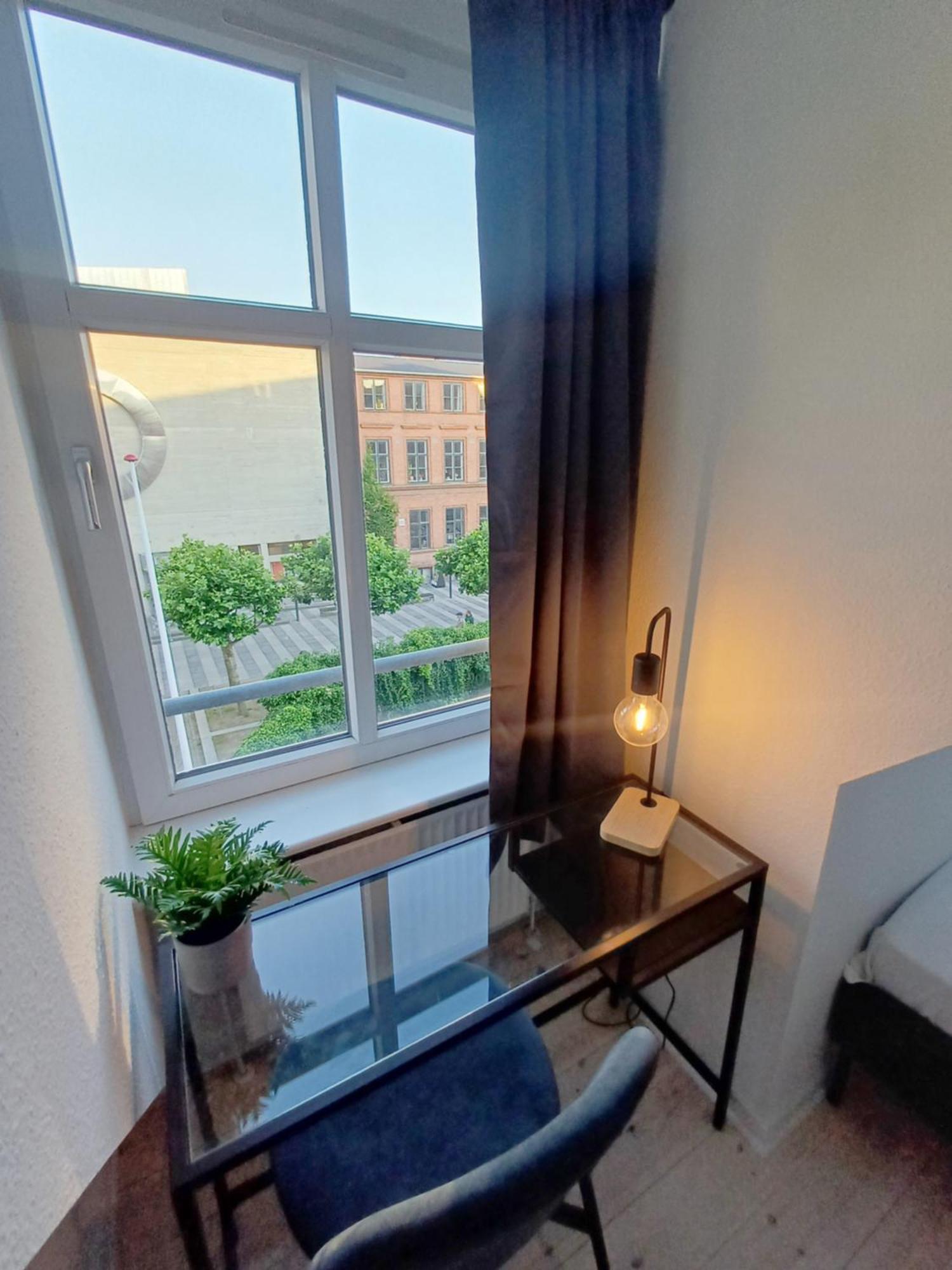 רנדרס Beautiful 2 Bedroom Apartment Center Of City מראה חיצוני תמונה
